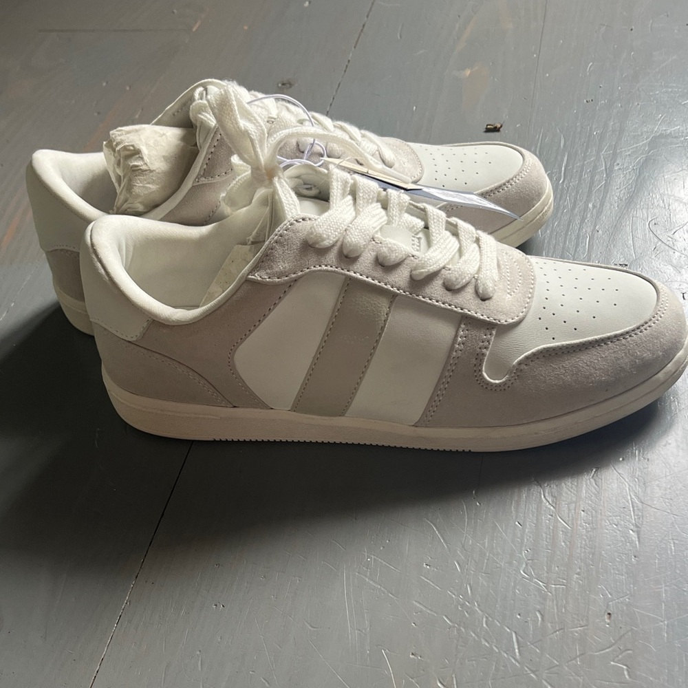 Universal Thread Women's White and Cream Sneakers